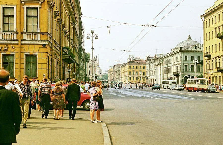 Ловим ленинградское лето образца 1972-го! Краски, мгновения, атмосфера бережно пойманы ...
