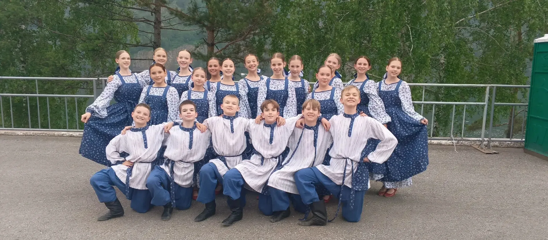 Поздравляем всех с Днем России! 

Вокальный ансамбль «Радуга» (группа «Камея») выступил на Всероссий