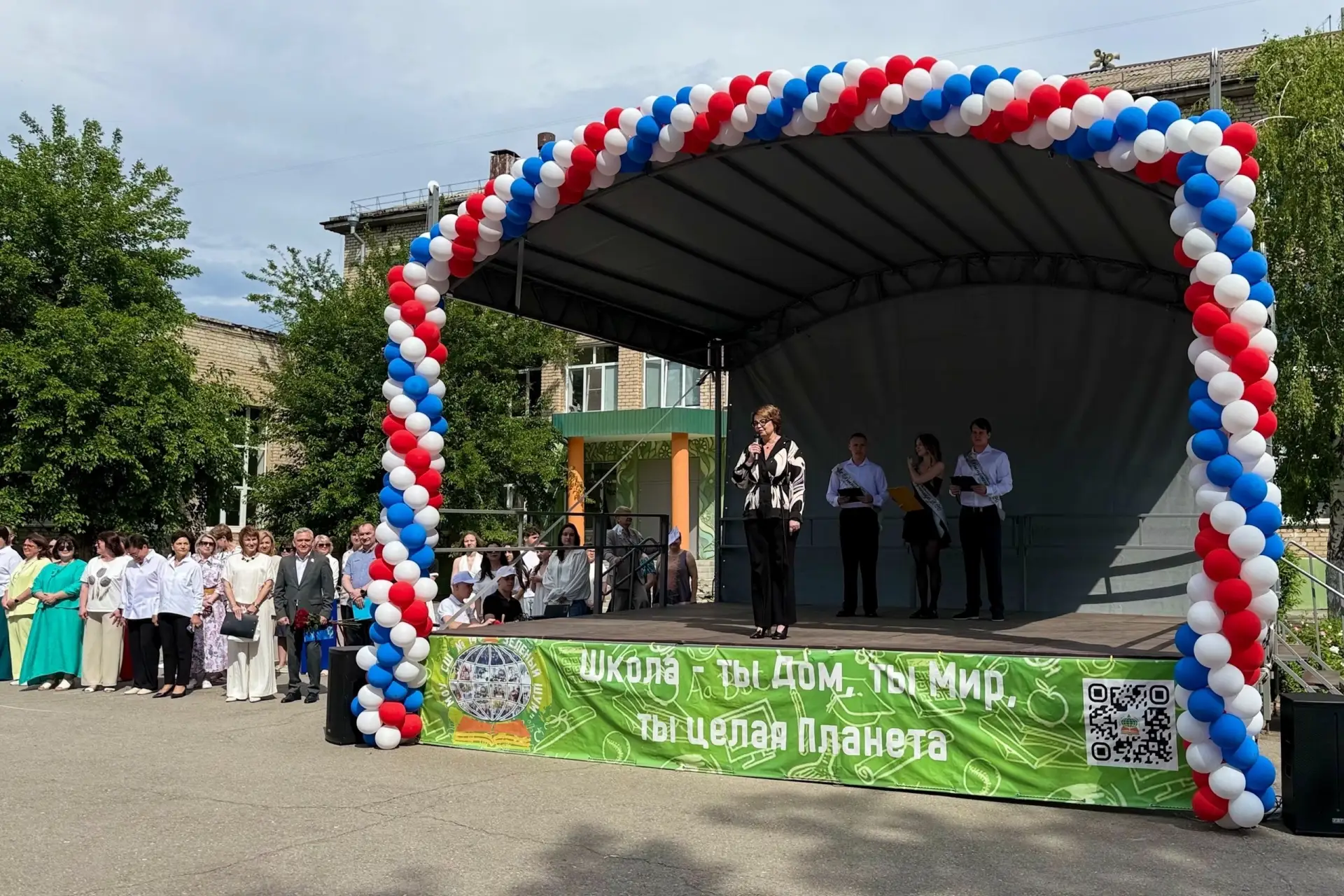 Выпуск 2026: ваш личный «зелёный» код  Говорят, школа даёт багаж знаний. Но мы-то с вами знаем: это 
