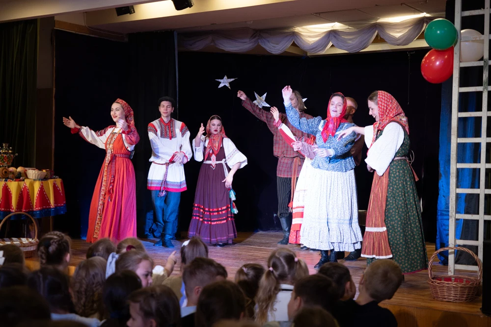 Весенний концерт ☀️  💃 Сегодня наша начальная школа наполнилась весенними песнями: к ребятам приезжа