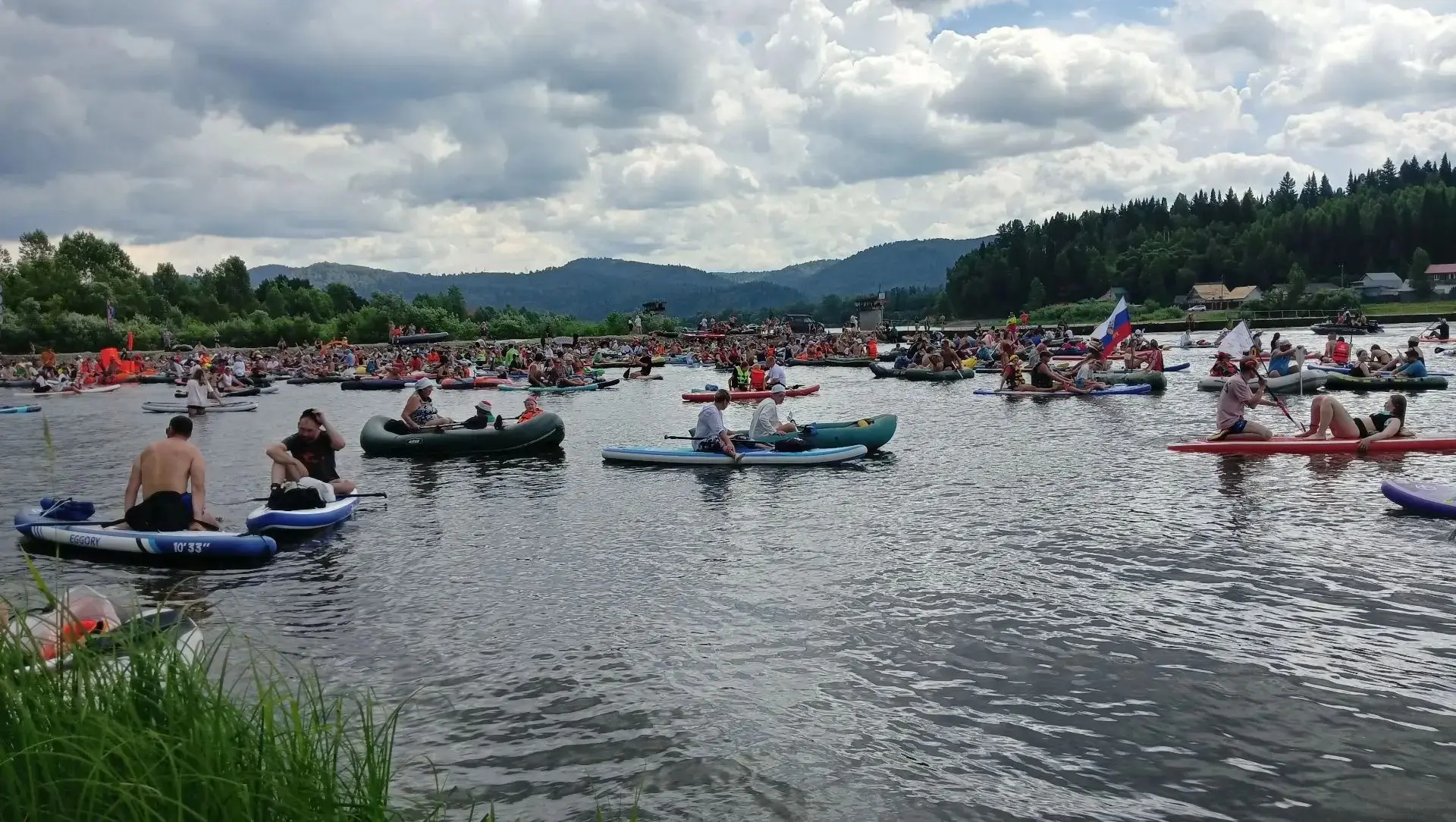🏞 В эти выходные на берегу реки Томь, в посёлке Майзас (у понтонной переправы), проход...