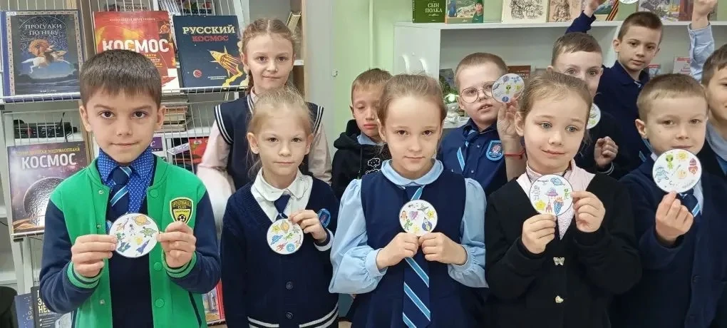 ДАЛЁКИЙ И БЛИЗКИЙ КОСМОС  Сегодня учащиеся 1 "А" класса отправились в путешествие по страницам истор