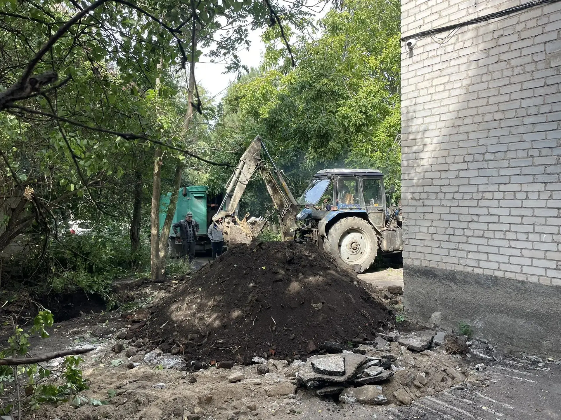 В Центрально-Городском районе восстанавливают водоснабжение