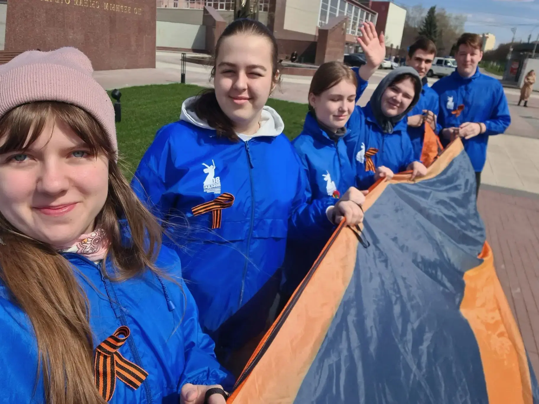 🎗️ АКЦИЯ «ГЕОРГИЕВСКАЯ ЛЕНТОЧКА» 🎗️   Учащиеся 11 классов нашей школы приняли участие в патриотическ