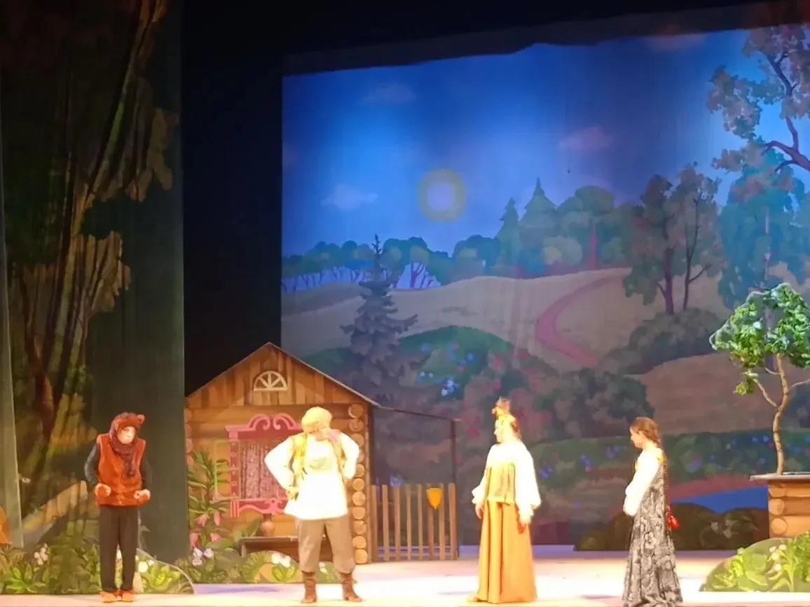 Сказочное приключение первоклашек в театре Лермонтова! 🎭✨  20 марта наши обучающиеся 1 "В" класса ок