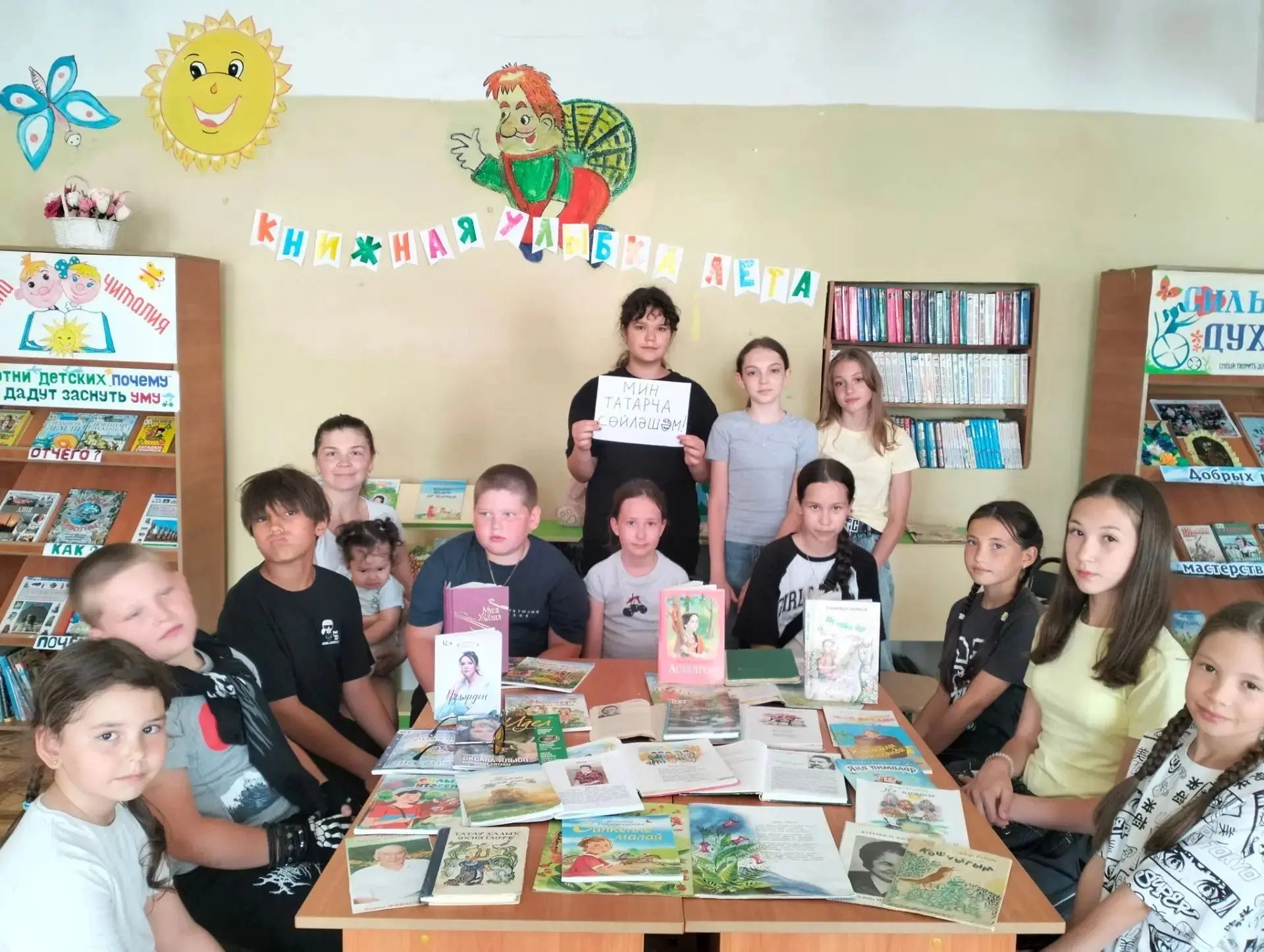 Родной язык, святой язык.
Отца и матери язык!
Как ты прекрасен! Целый мир
В твоем богатстве я постиг