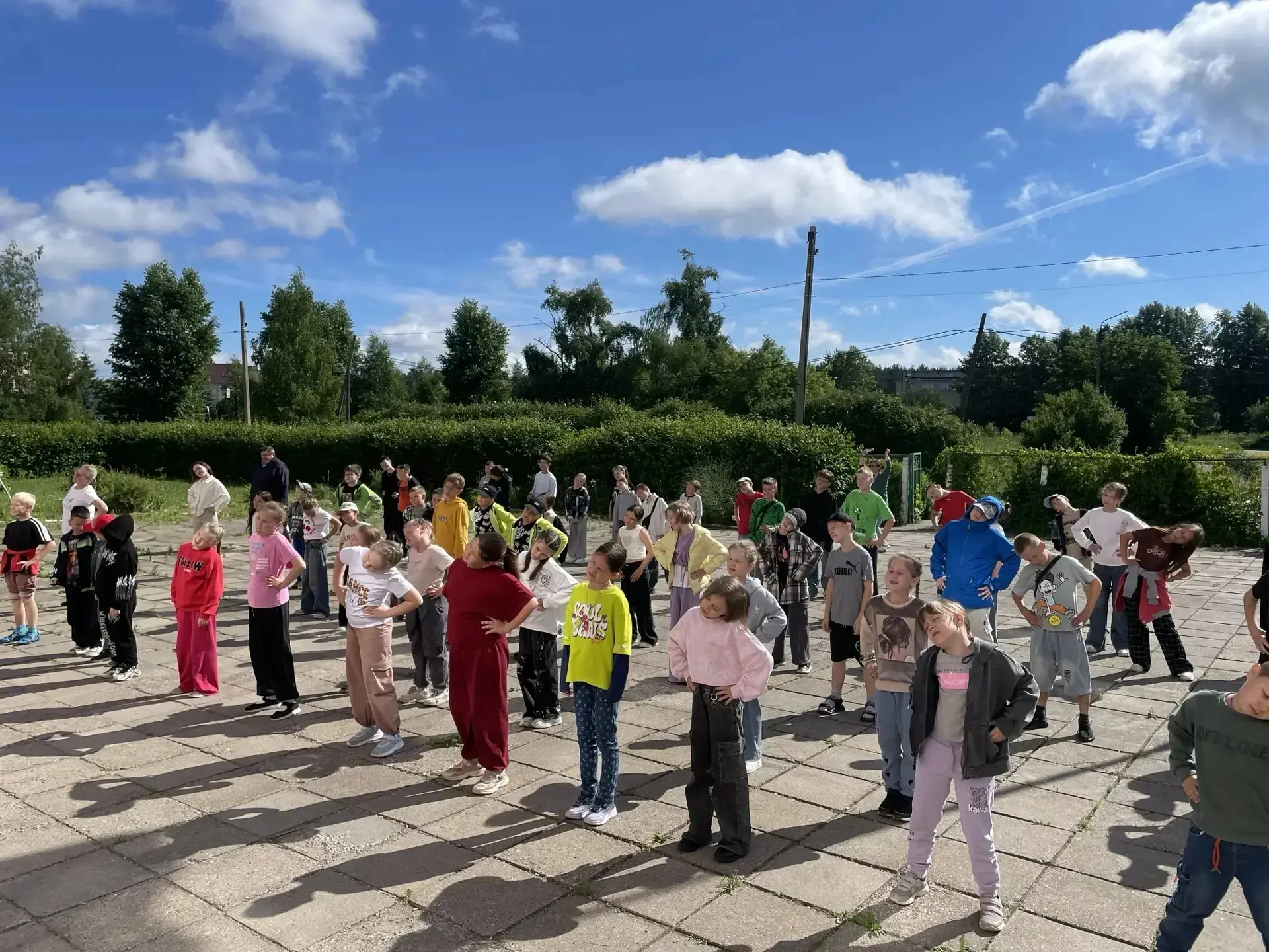 🌞Продолжается увлекательная, веселая и интересная жизнь в летнем школьном лагере
🧎‍♀️🧎‍♂️Ребята н
