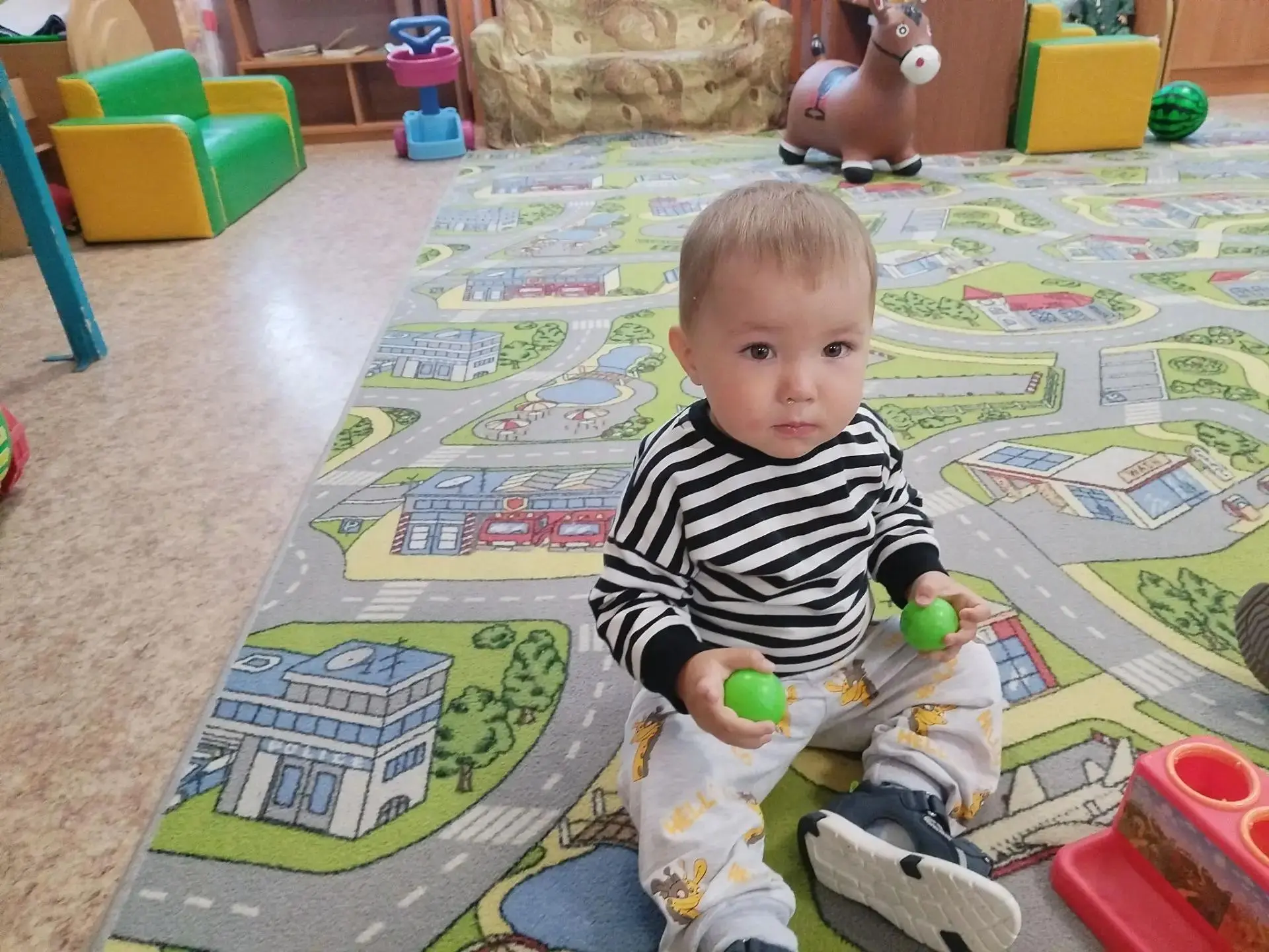 Сегодня мы сделали большой шаг —] впервые пошли в детский сад! Честно говоря, у мам сер...
