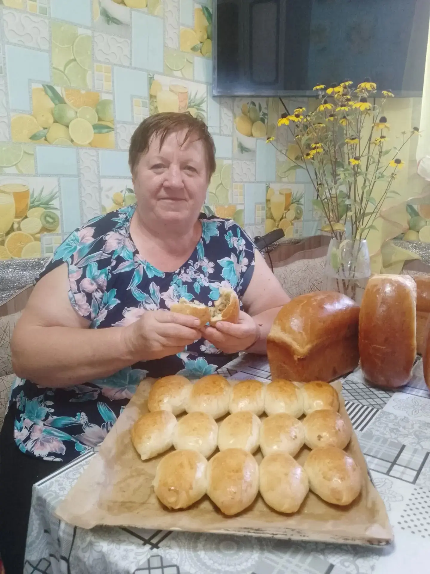 Социальные работники Центра социального обслуживания населения Дергачевского района с Ж...