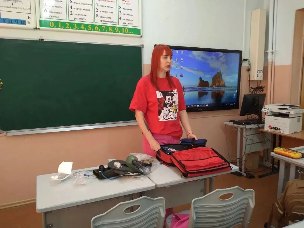 ✨ Мир! Труд! Май! Сегодня, в рамках всероссийской акции "Профессии в лицах", к ученикам 4 "В" класса