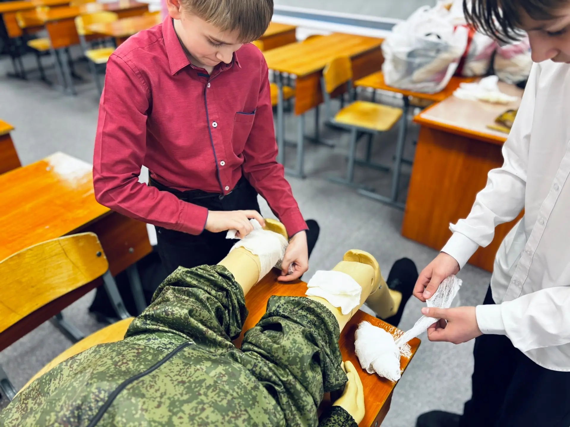 ⛑️ОКАЗАНИЕ ПЕРВОЙ ПОМОЩИ  📌Очередная тренировка по накладыванию жгута и перевязки различных конечнос
