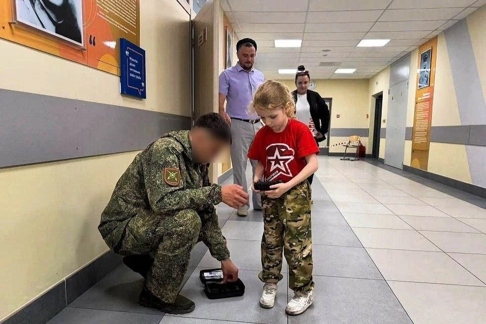 Диалог поколений: Юные мытищинцы встретились с участником СВО

🇷🇺Военнослужащий с позывным «Москва