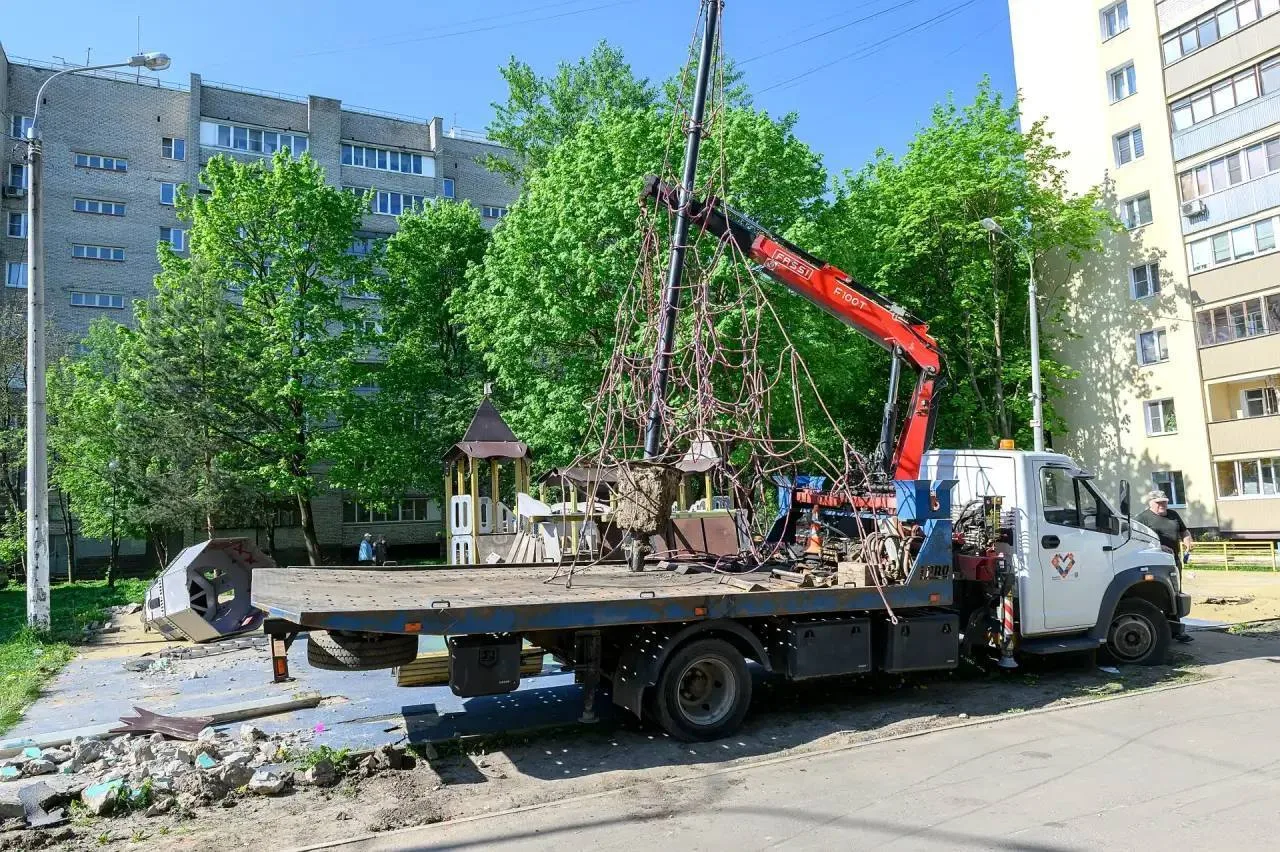 На улице Театральной в Климовске началось обновление детской площадки  В микрорайоне Климовск по адр