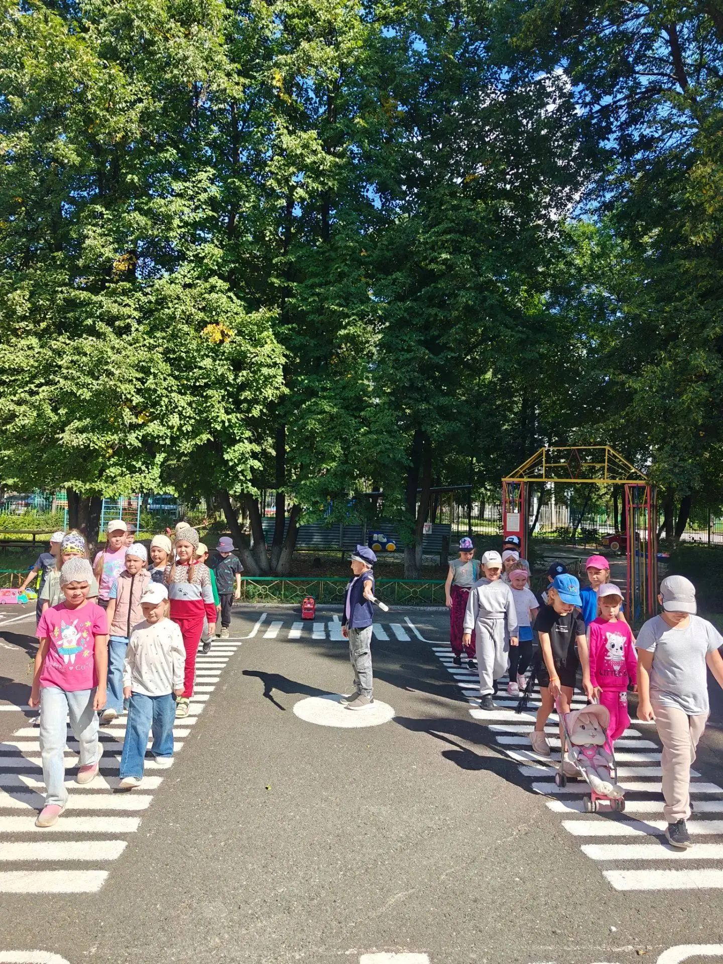 🎉 Вчера, в группах № 2 и № 6 прошло практическое занятие на учебном перекрёстке по сиг...