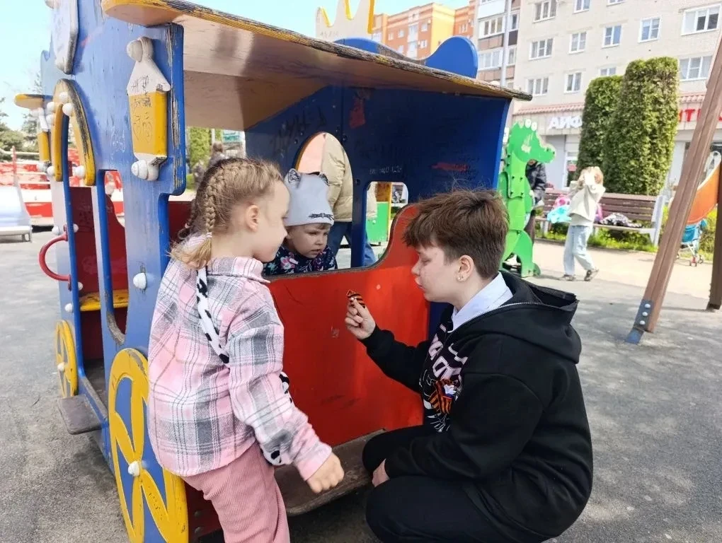 🎗️ Память в сердце: школьный клуб «Ставлоненок» провёл трогательную акцию!!!   🔥Сегодня участники шк