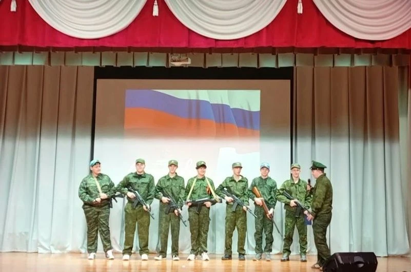 23 февраля — это день мужества, чести и верности. День тех, кто в разные годы стоял и стоит на защит