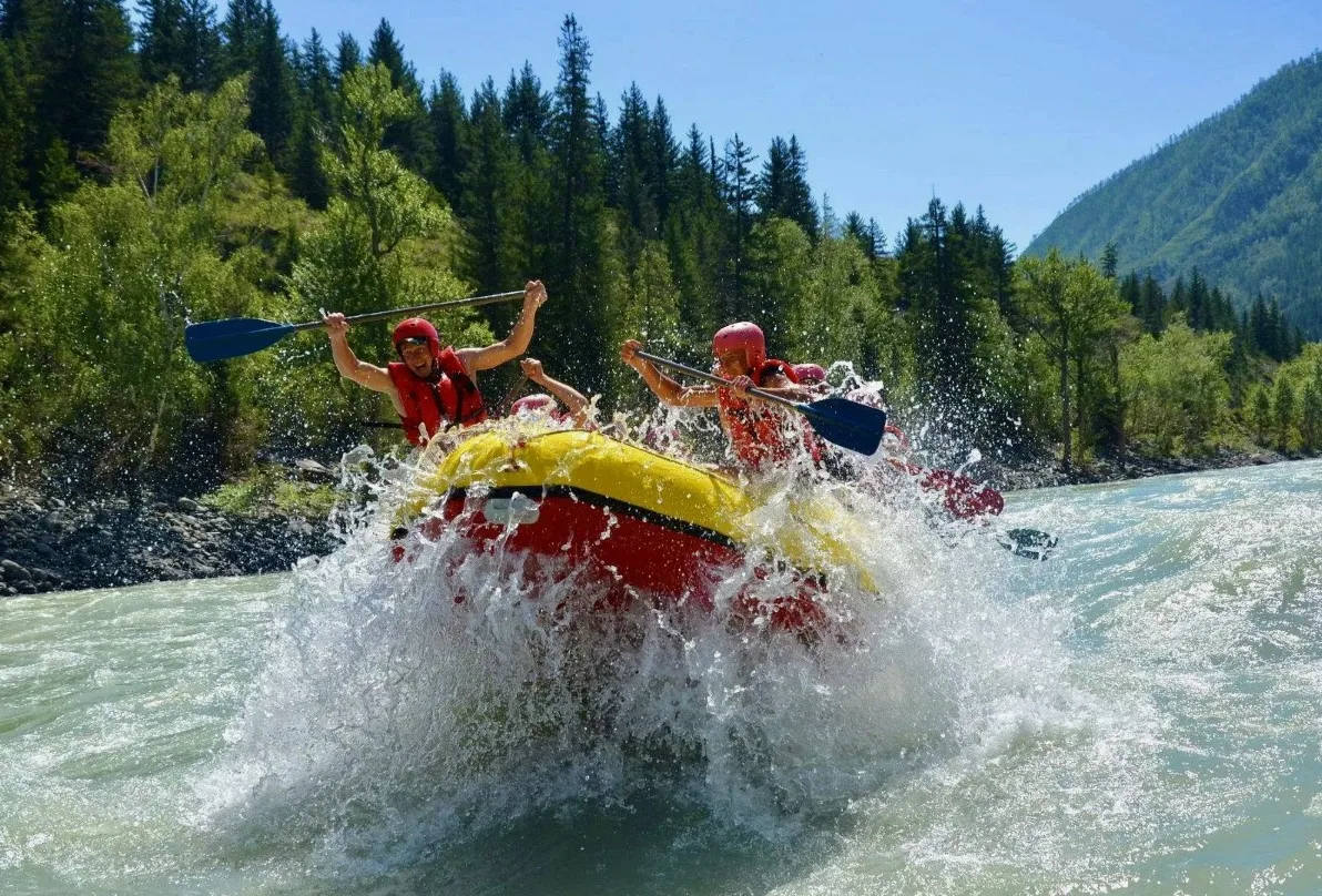 🌊 СПЛАВЫ НА АЛТАЕ: приключение, которое должен попробовать каждый! 🚣♂️

Одно из самых захватывающи