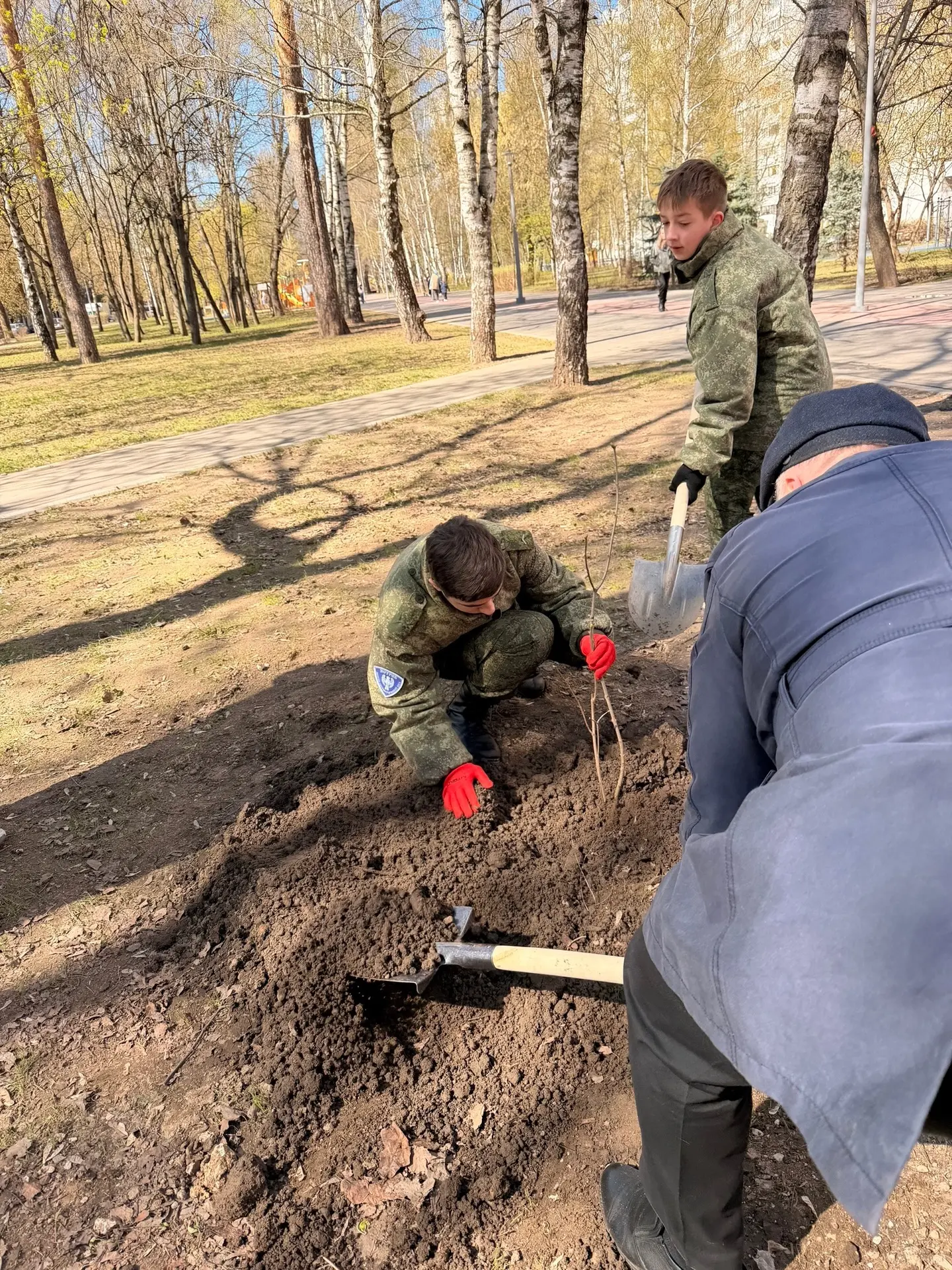 🇷🇺 Курсанты «Ястреба» — в акции «Сирень памяти»  Курсанты военно-патриотического клуба «Ястреб» стал