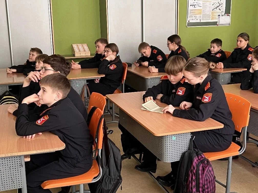 👍Профориентация   14 января состоялась встреча кадет 6к класса с сотрудниками миграционной службы. П