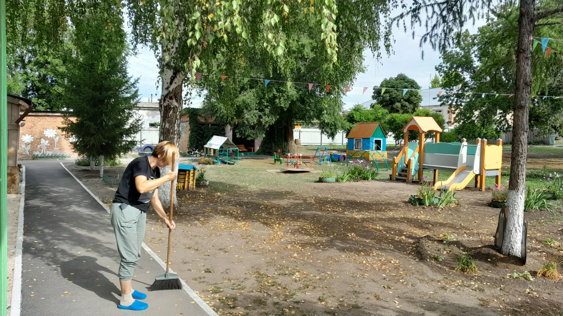 В рамках месячника по благоустройству,объявленного главой ВМР на территории Вольского р...