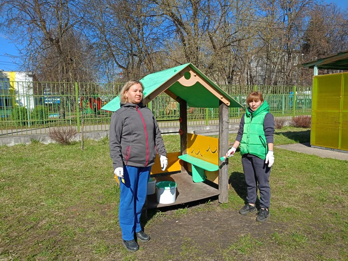 ✨Сегодня на территории дошкольного отделения «Калинка-2» состоялся общегородской субботник, который 