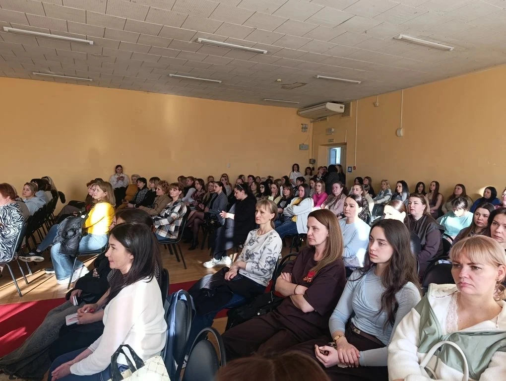 📌17 апреля в нашей школе прошло общешкольное родительское собрание. Директор, Елена Давыдовна Кудино