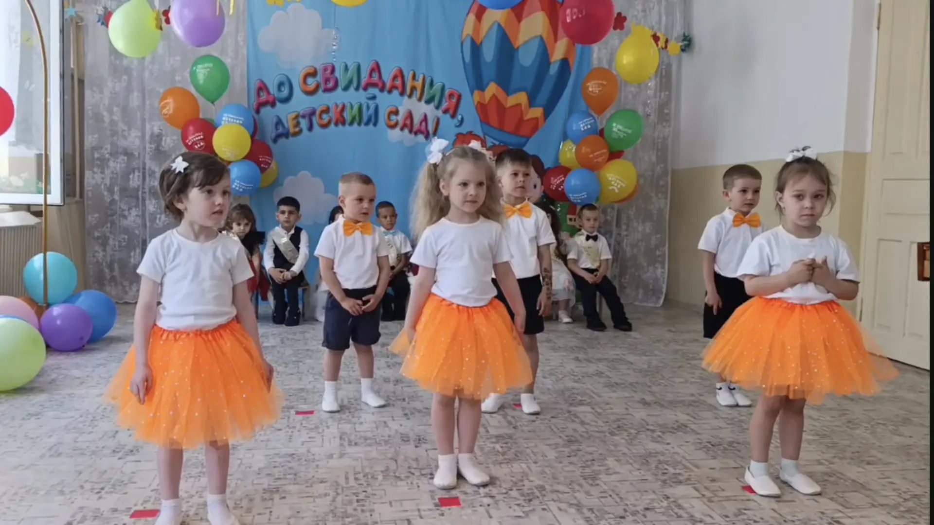 Наши малыши поздравили выпускников! 👶➡️👩‍🎓