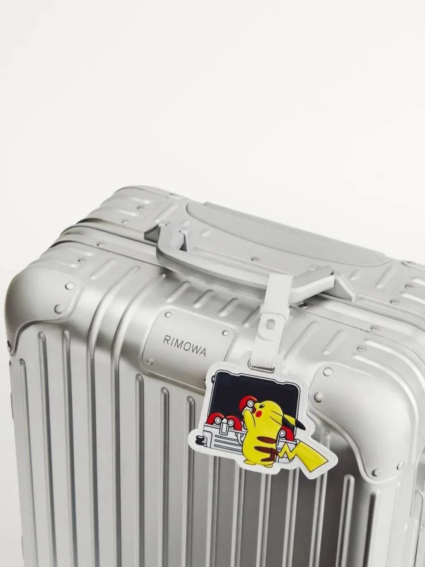 Наша стильная альтернатива дофаминовому букету 🌸🤪

🔥 — бирка на чемодан RIMOWA x Pokémon 
😍 — ко