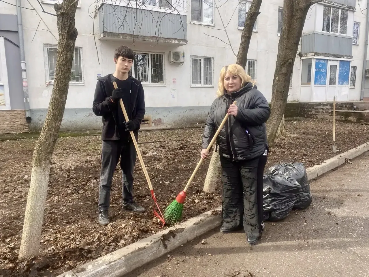 🍂 Марафон чистоты! 🧹 Сегодня мы провели по-настоящему массовый субботник. Ученики и учителя объедини
