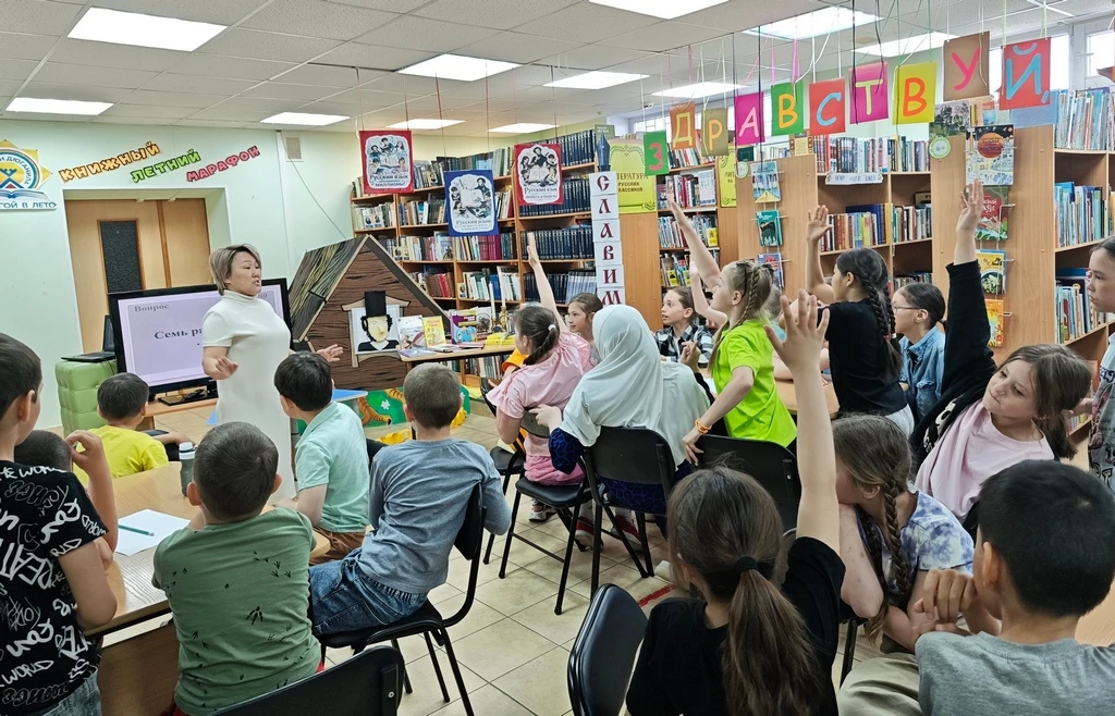 5 июня в Детской библиотеке им. Н.К. Оёгира прошёл турнир юных филологов «Славим тебя!», посвященный