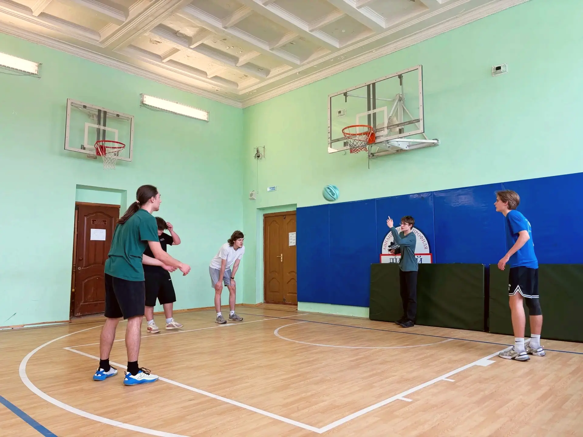 🏀 Чемпионат Лицея по баскетболу стартовал!  Сегодня прошли первые игры — было жарко! 🔥  Команды уже 
