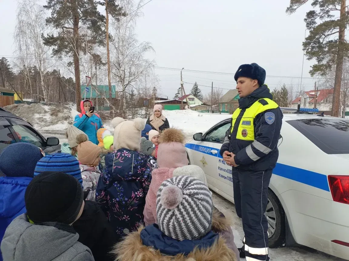 🚦 Гости из ГИБДД: учимся правилам дорожного движения вместе! 🚦Уважаемые родители!
Сегодня в нашем 