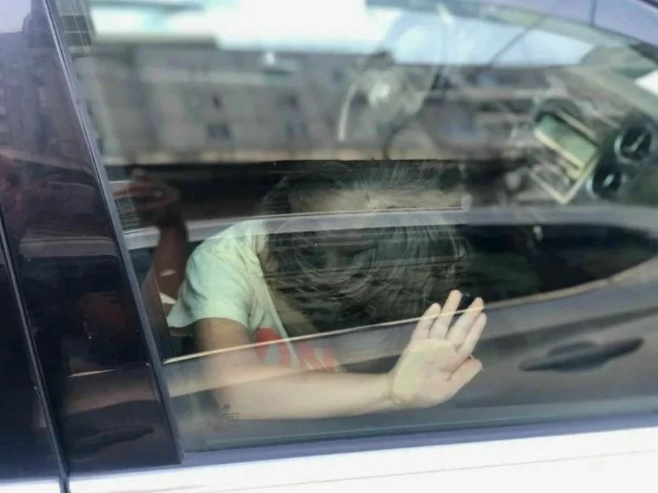 Сибирячка оставила семилетнего сына в заблокированной машине и ушла по делам. Мальчик в...
