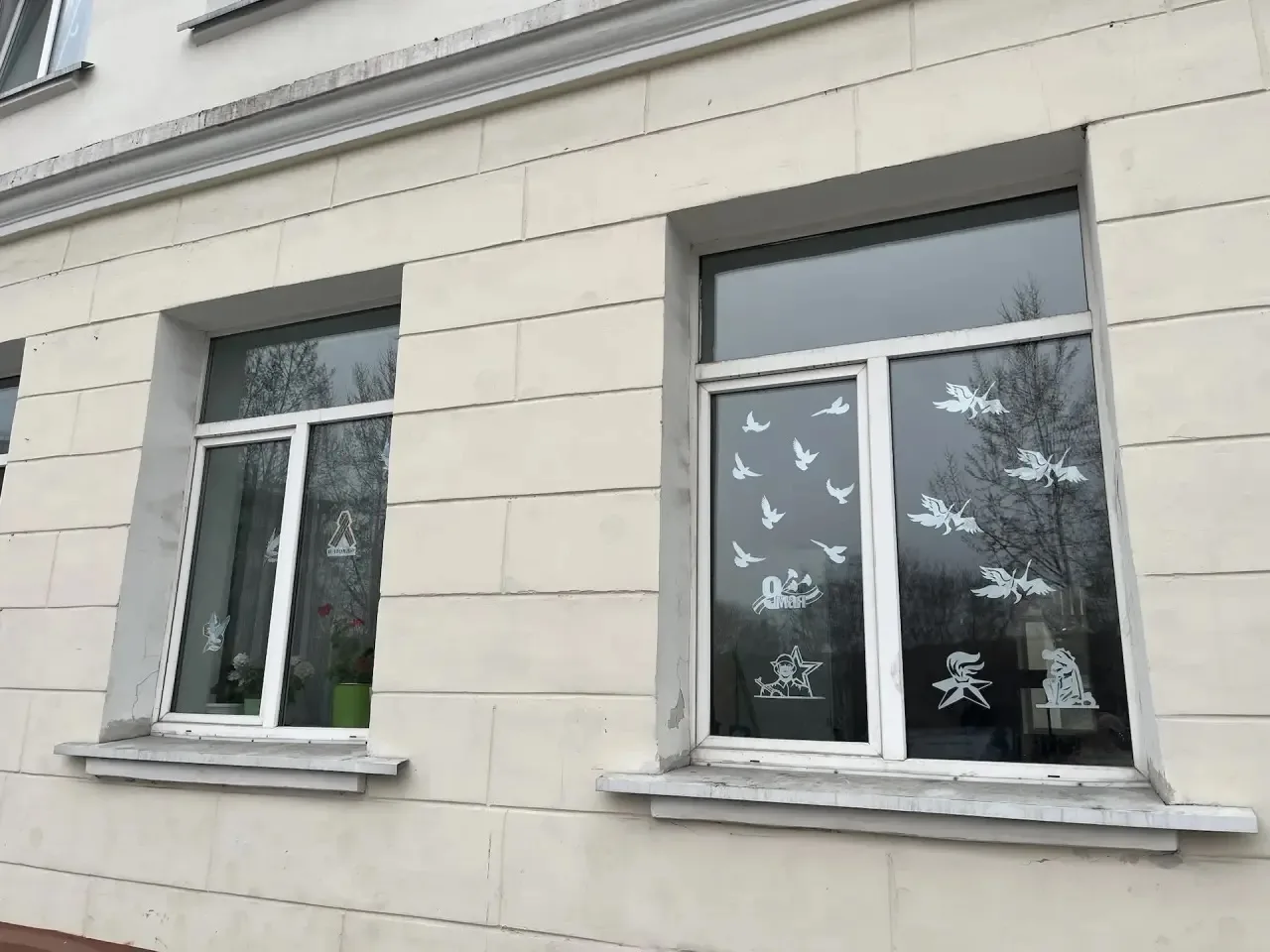 «Окна памяти» 🕊️  В преддверии празднования ВОВ в нашей проходит акция «Окна памяти» 🇷🇺  Это возможн