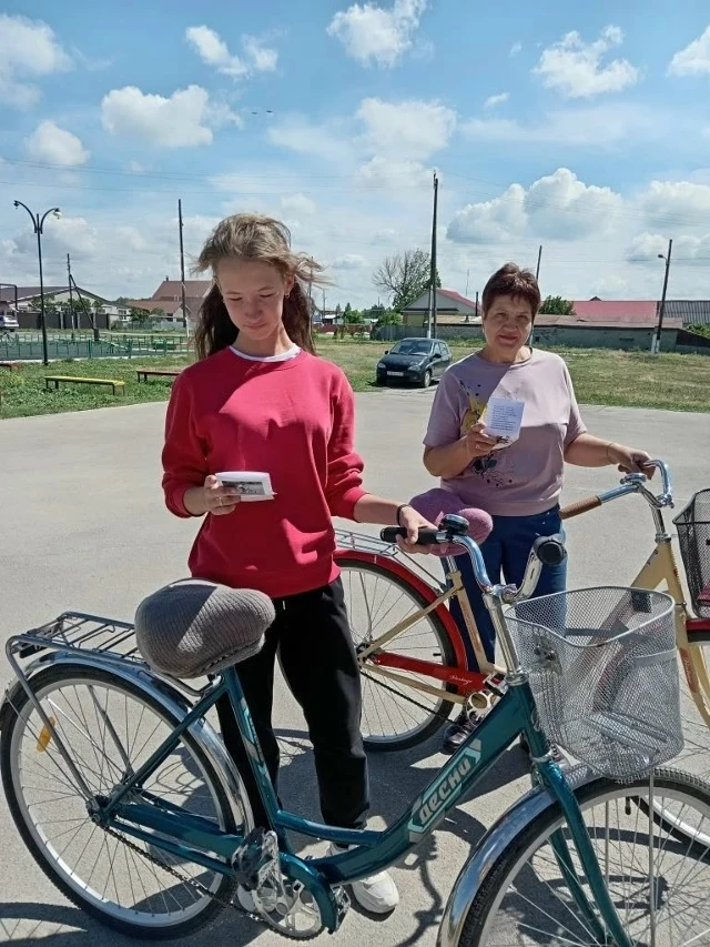 Жители села Подъём-Михайловка приняли участие в важной и полезной акции «Велосипедист, ...