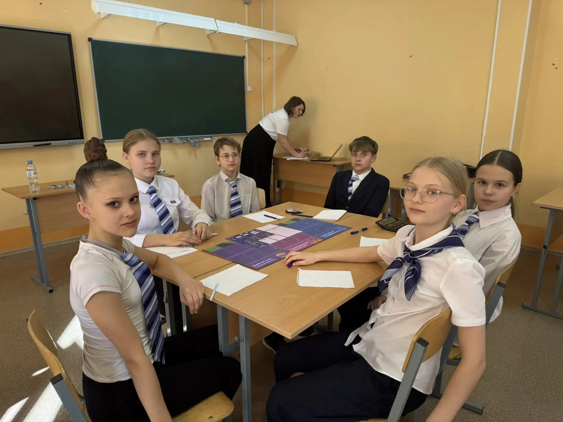 🌅 Новые горизонты: 6 «М» класс покоряет международный чемпионат по финансовым играм!   Ученики нашей