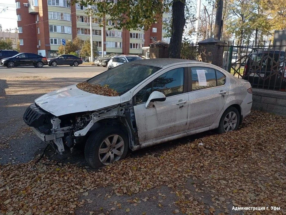 🚙 Брошенные авто убирают с улиц Уфы