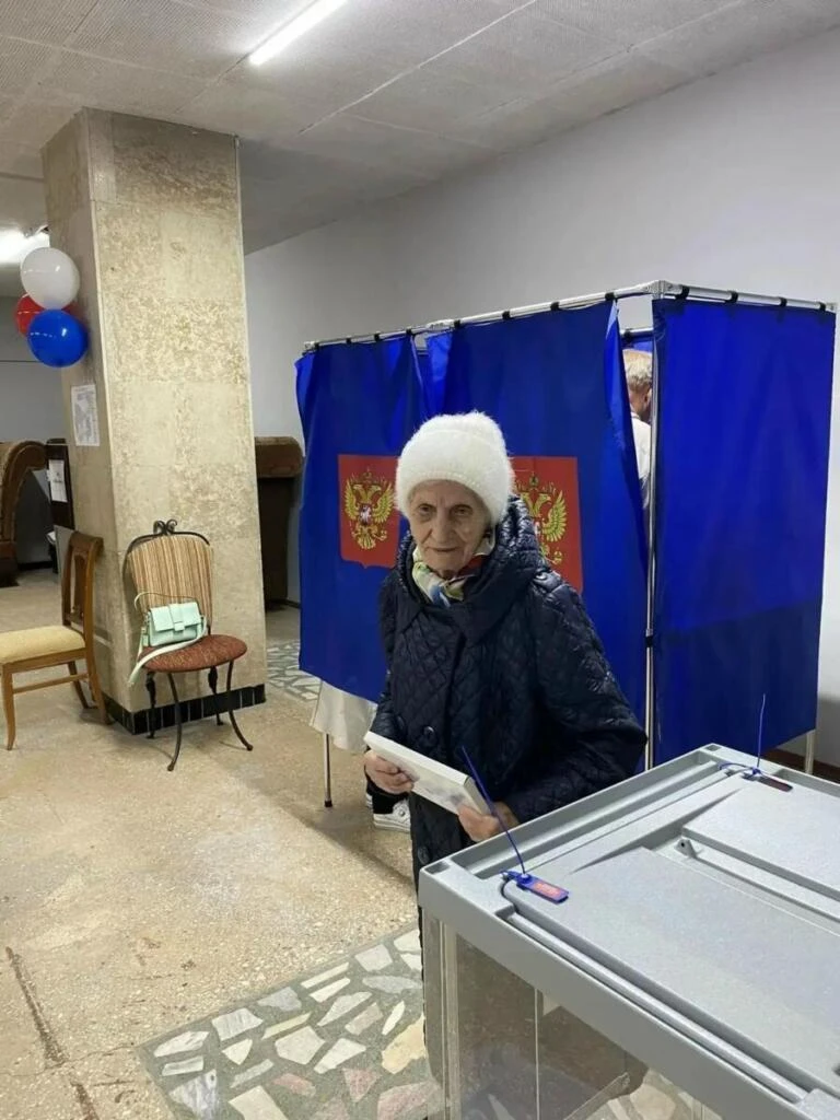В Бердске на выборы пришла 100-летняя Анна Пресная – труженица тыла, уроженка села Улыб...