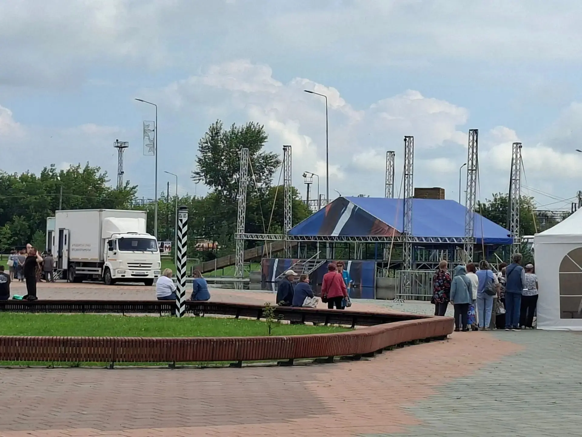Сегодня в Парке культуры и отдыха в рамках выездной акции "Летнее здоровье" прошли диспансеризацию 2