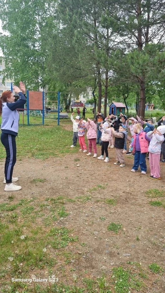 Педагог дополнительного образования Шейкина Татьяна Викторовна проводит занятия по физической культу