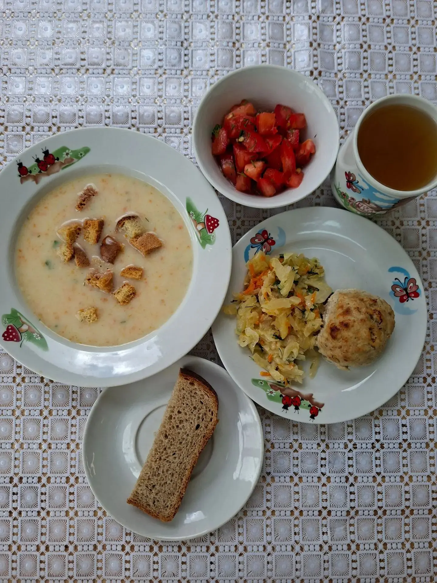 Сегодня в меню нашего детского сада — настоящий праздник вкуса!