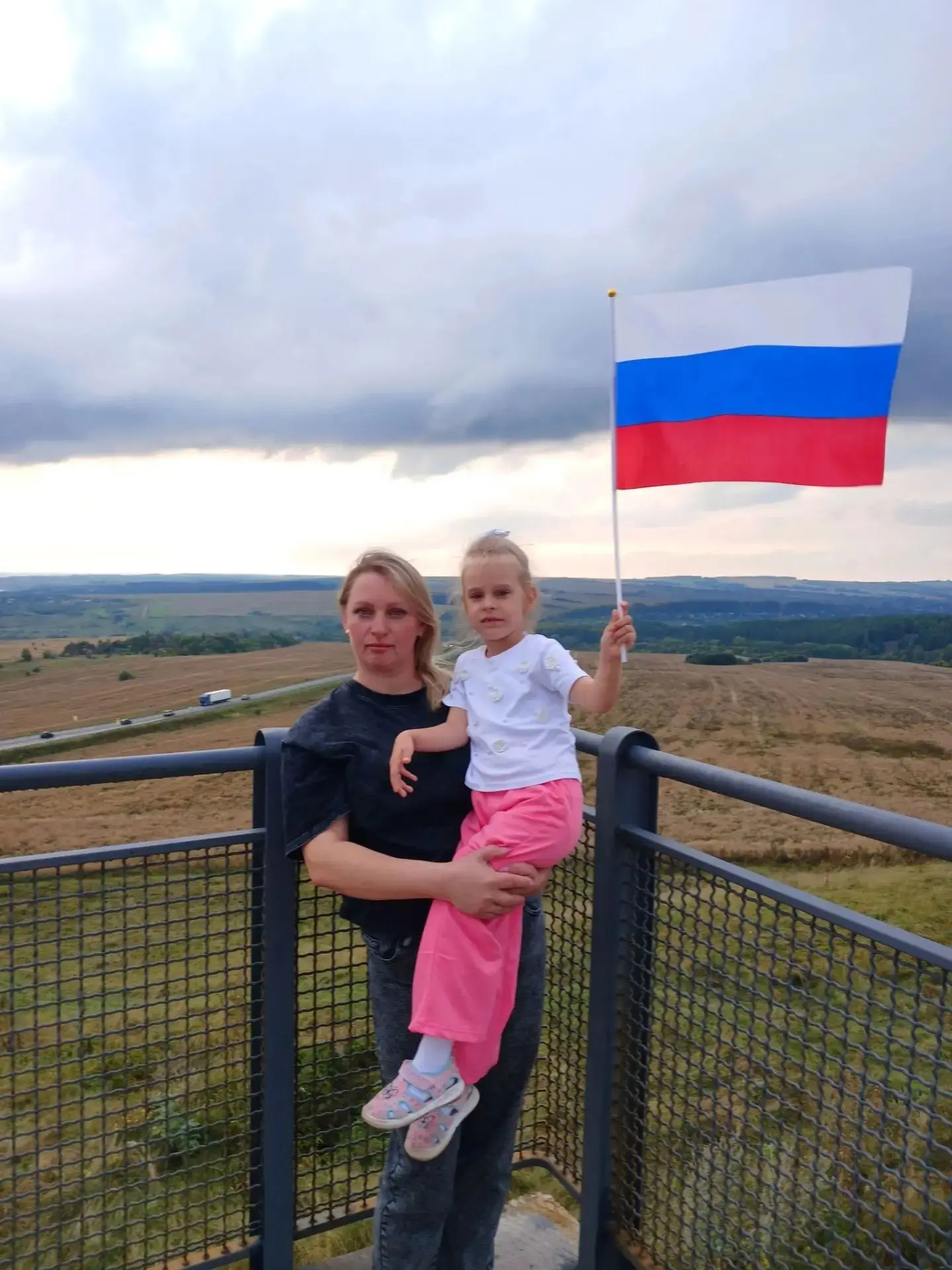 Семья Поповых из группы "Роза" приняла участие в фотоконкурсе "Белый, синий, красный - ...
