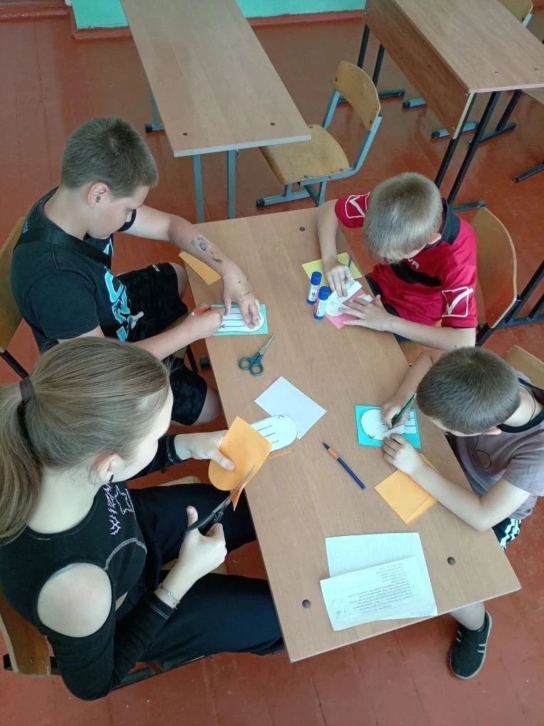 🛠 День 8: «День умелые ручки»!
Сегодняшний день в нашем школьном лагере был посвящён творчеству, фа