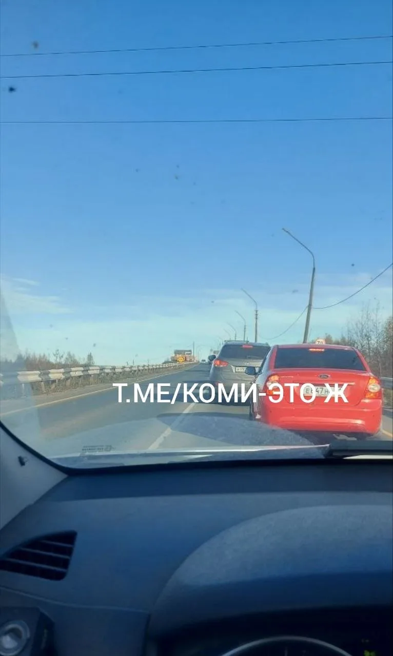 Огромная пробка на Краснозатонском мосту