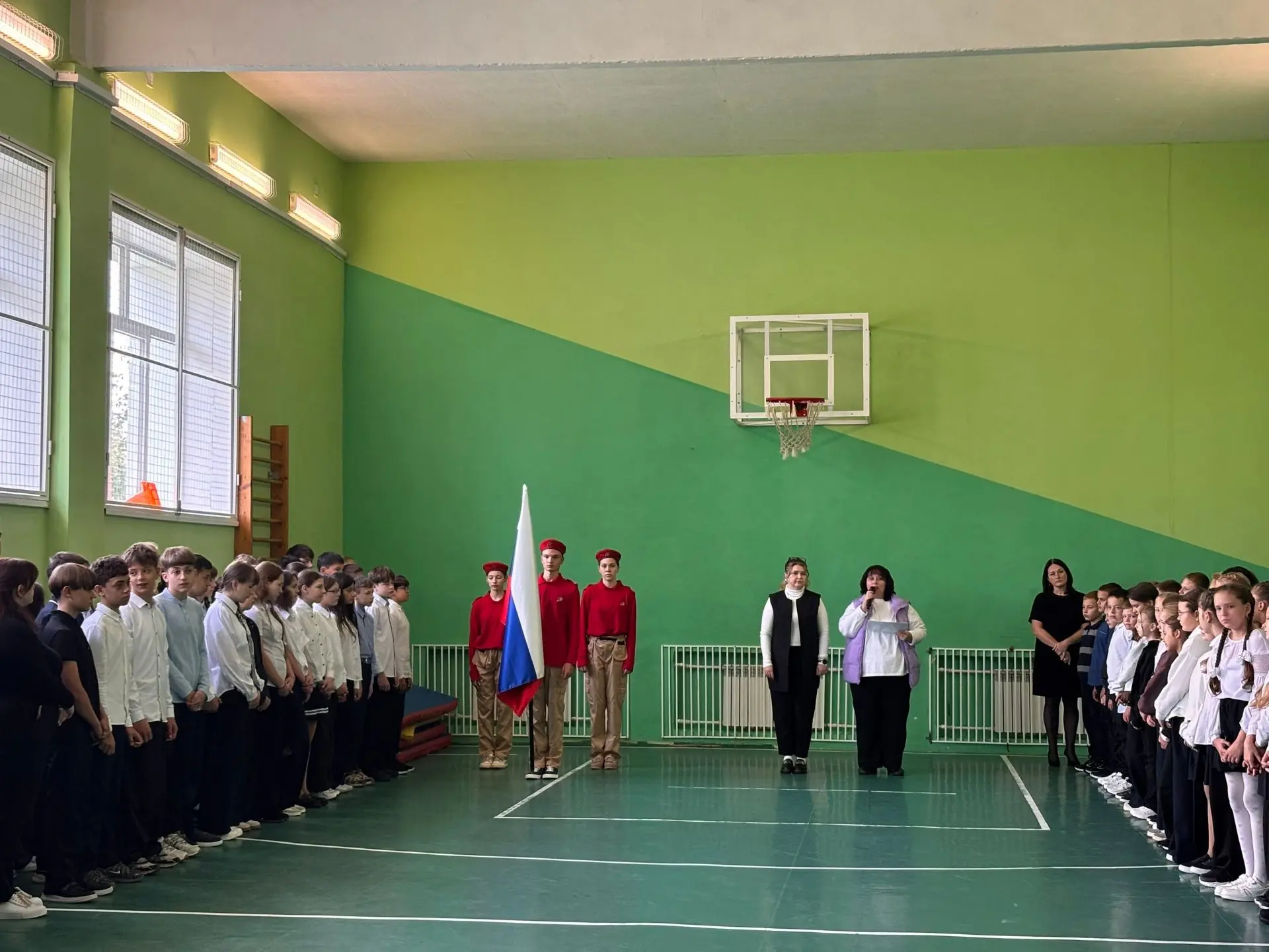 🎉 Сегодня в нашей школе состоялась традиционная линейка — настоящий праздник для учени...