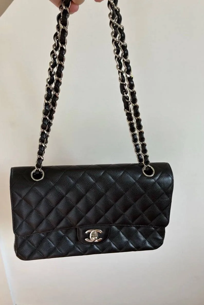 Сумочка Chanel Classic 🖤 

Бренд: Chanel
Комплект: Полный
Состояние: отличное, без следов носки   
