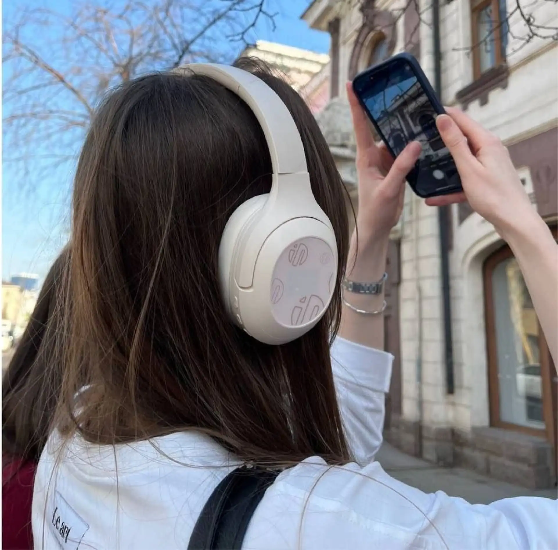 Два формата прогулок в наушниках🎧

✔️ Тур по барам
Формат: 4 бара в центре, в каждом приветственный