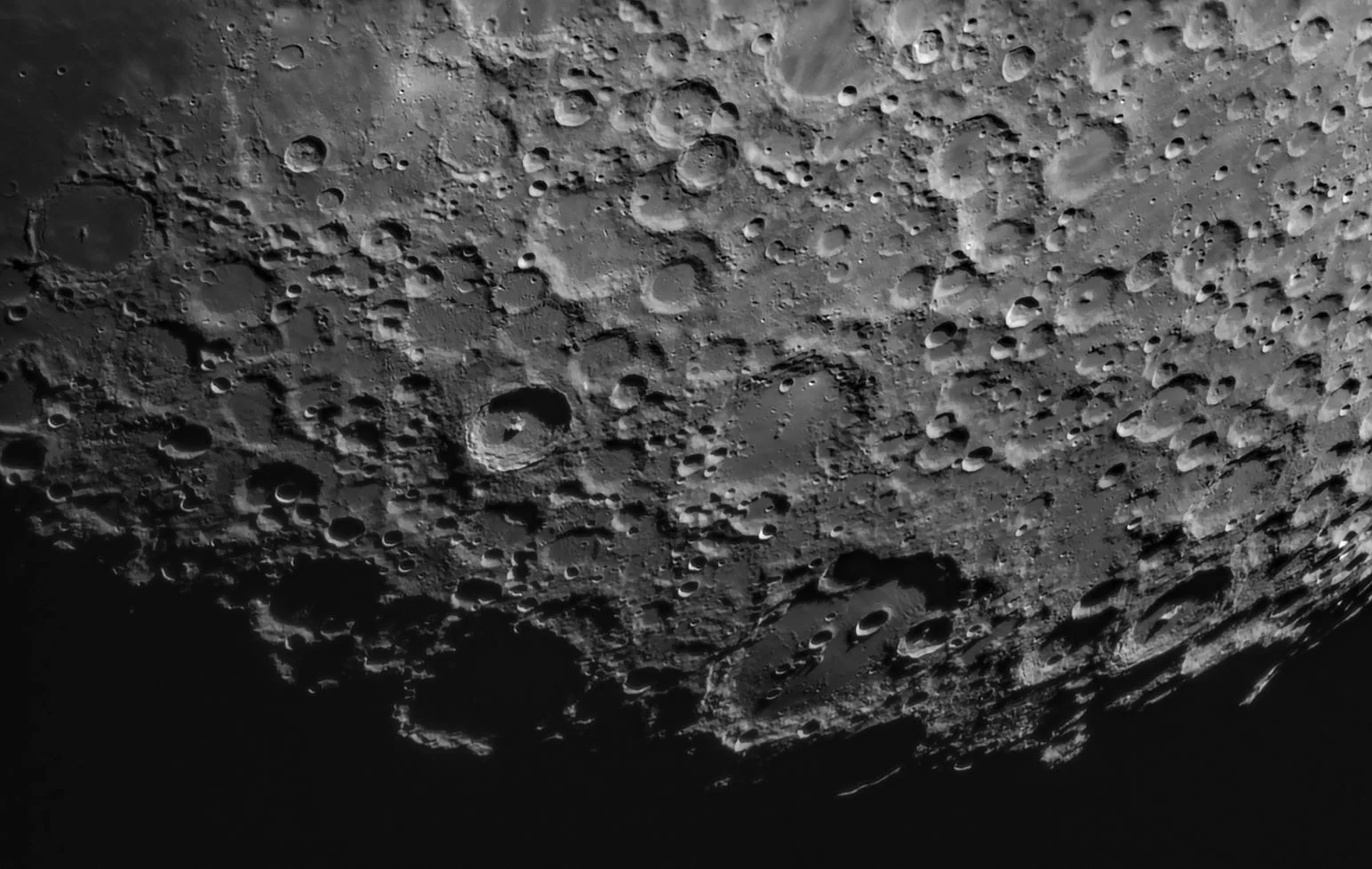 🌕 Трудовые будни обсерватории Университета Решетнёва  Сотрудники обсерватории провели фотосъёмку ест