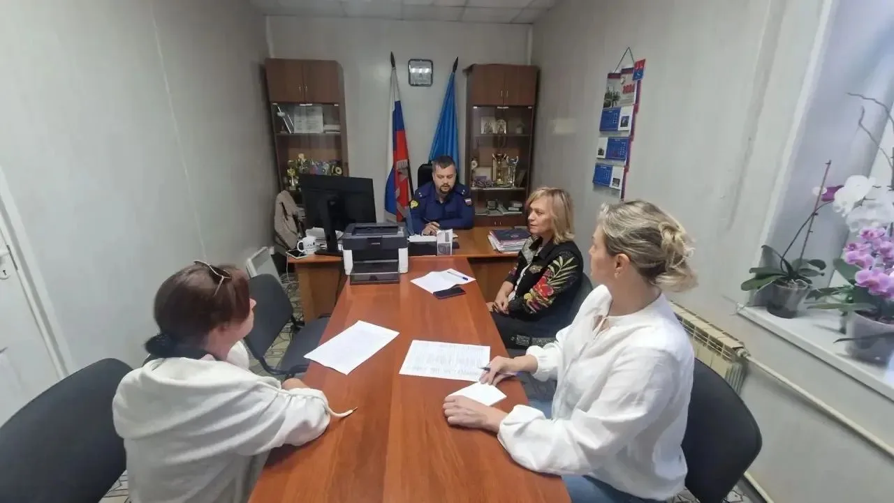 Приозерский городской прокурор Станислав Гузенко провел личный прием жителей Ларионовск...