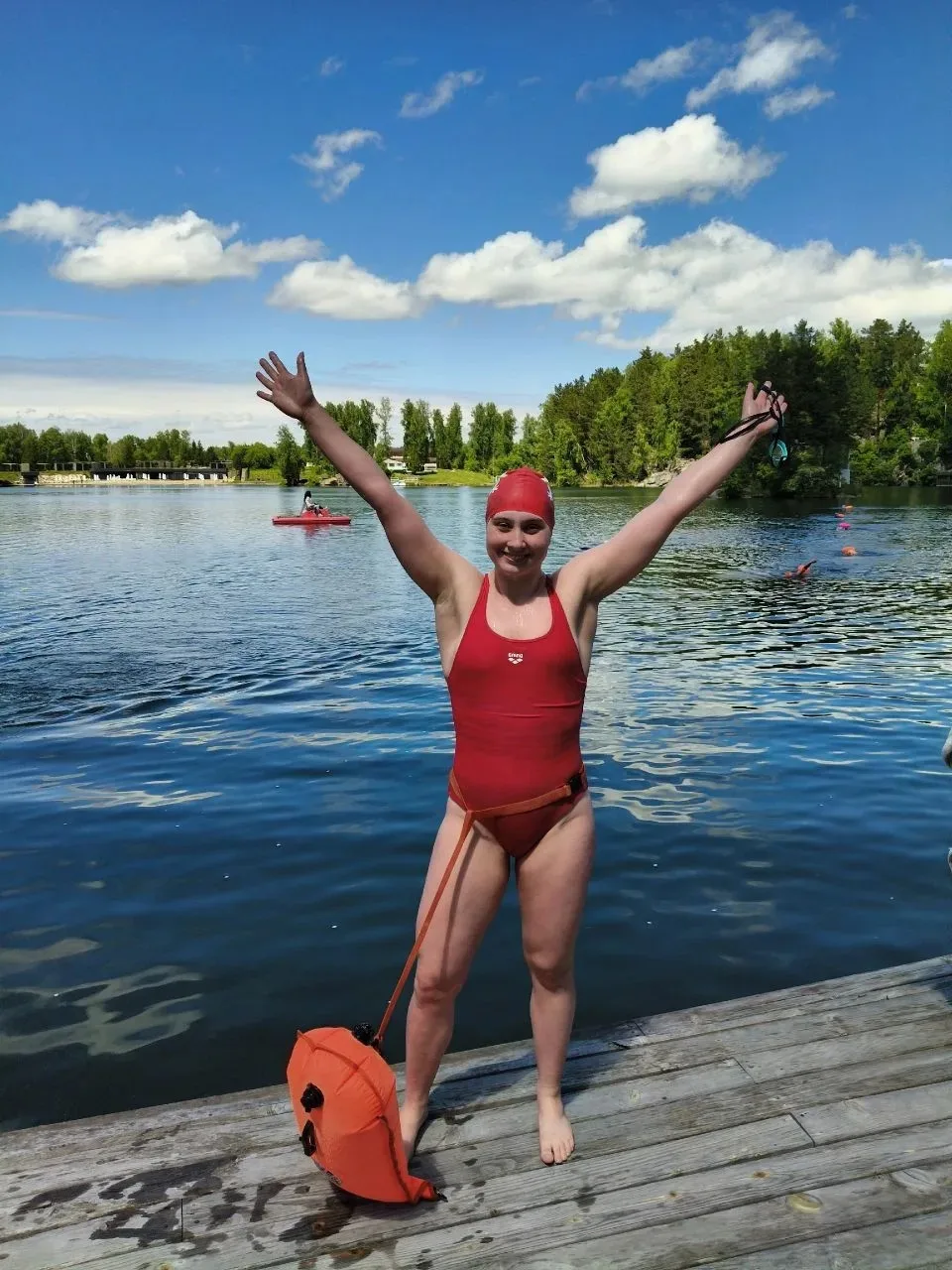 Студентка 1 курса кафедры теории и методики водных видов спорта СибГУФК Нелли Замякина стала трёхкра